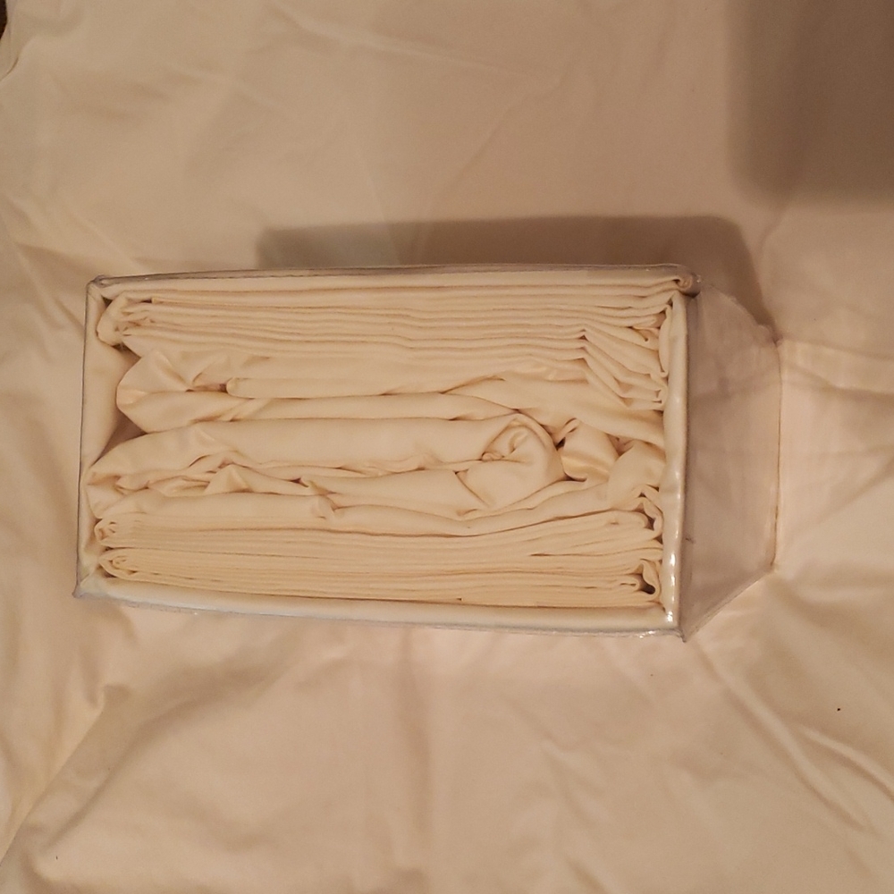 NWOT 500 threadcount King sheet bedset. - Picture 3 of 3